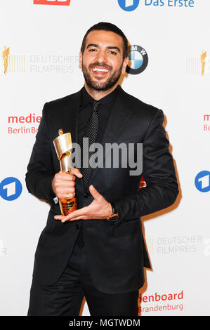 Berlin, Allemagne. Apr 27, 2018. Elyas M'Barek lors de la présentation du Prix du Film Allemand 2018 au Palais des Congrès de Berlin. Berlin, 27.04.2018 | Conditions de crédit dans le monde entier : dpa/Alamy Live News Banque D'Images