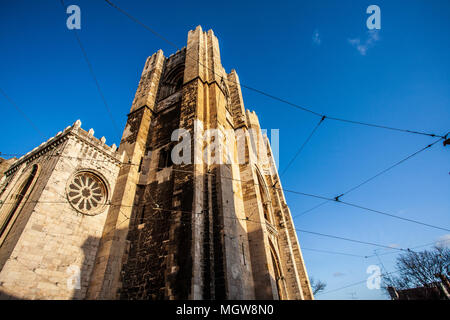 Le vieux Lisbonne Portugal steet. paysage urbain avec des toits. Tage miraduro vue. Le printemps et l'été. Vue du château de São Jorge Banque D'Images