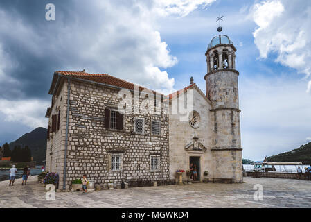 June 3th, 2016 - Perast, le Monténégro. Église catholique de Notre Dame des roches ou GOSPA OD Skrpeja sur Notre Dame des roches de l'île. L'un des t Banque D'Images