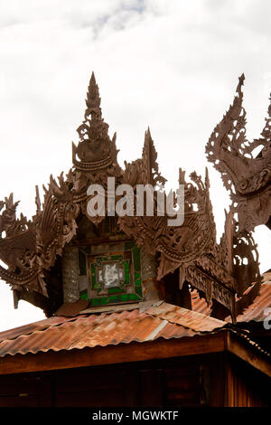 Monastère Shwe Yan Pyay dans Nyaungshwe township, au Myanmar. Banque D'Images
