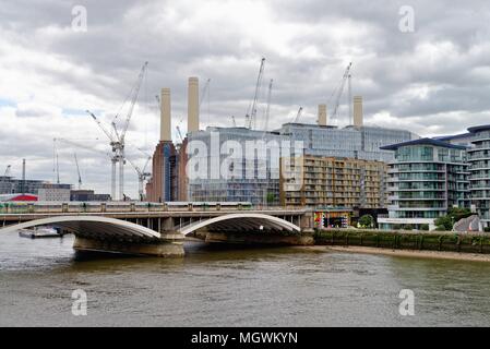 Le réaménagement de la Battersea Power Station à Londres Angleterre Royaume-uni neuf Elms Banque D'Images