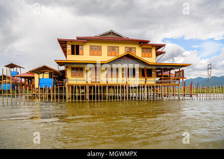 Inpawkhon Village Par Le Inle Sap, Un Lac D'eau Douce Dans L'nyaungshwe 