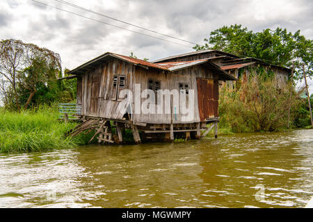 Inpawkhon Village Par Le Inle Sap, Un Lac D'eau Douce Dans L'nyaungshwe 