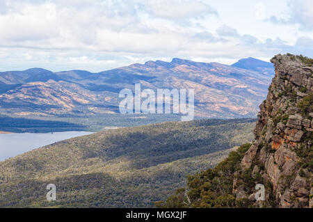 Vue depuis le belvédère de Pinnacle dans le Parc National de Grampians - Halls Gap, Victoria, Australie Banque D'Images