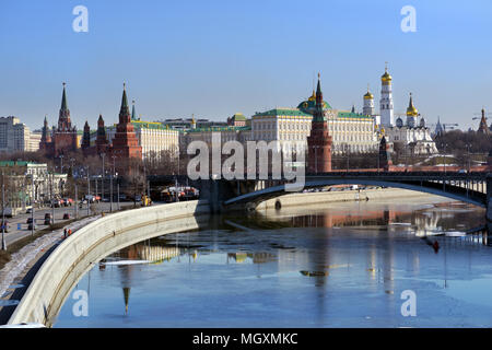 Vue de la rivière et du Kremlin à Moscou, Russie au printemps Banque D'Images