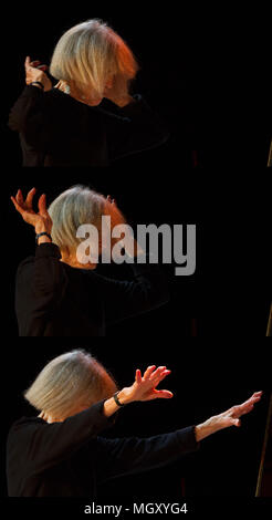 Torino, Italie. 28 avril 2018. Composition Photo de compositeur et pianiste de jazz américaine Carla Bley diriger l'orchestre du Festival de Jazz à Turin Banque D'Images