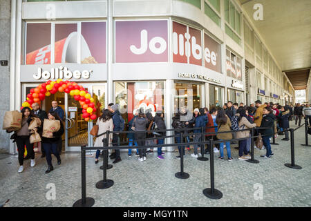 Milan, mars 2018 : La célèbre multinationale philippins Jollibee chaîne de restauration rapide ouvre son premier restaurant européen de la mode et du design capital o Banque D'Images