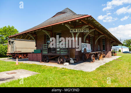 New Oxford, PA, USA - 2 juin 2012 : la nouvelle gare d'Oxford, qui sert maintenant de musée ferroviaire, est situé sur la route de Lincoln. Banque D'Images