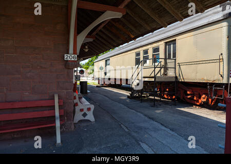 New Oxford, PA, USA - 2 juin 2012 : la nouvelle gare d'Oxford, qui sert maintenant de musée ferroviaire, est situé sur la route de Lincoln. Banque D'Images