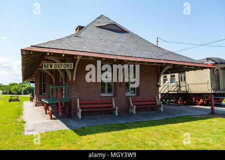 New Oxford, PA, USA - 2 juin 2012 : la nouvelle gare d'Oxford, qui sert maintenant de musée ferroviaire, est situé sur la route de Lincoln. Banque D'Images