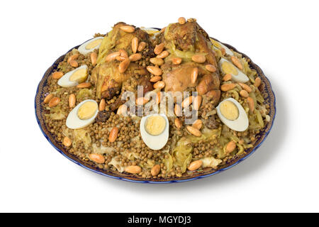 Rfissa marocaine traditionnelle plat d'œufs et les amandes isolé sur fond blanc Banque D'Images