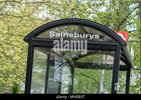 Sainsbury et Asda, Sainsbury's fusion signalisation Brentwood Banque D'Images