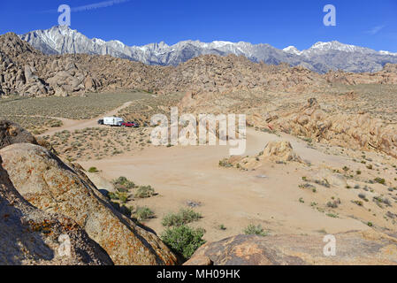 Le Mont Whitney et de l'Alabama Hills, Californie 14er, point culminant de l'état et le plus haut sommet dans les 48 états inférieurs, situé dans les montagnes de la Sierra Nevada Banque D'Images