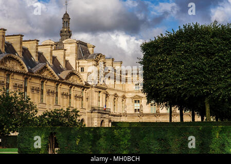 Palais du Louvre et des Tuileries sur le jardin Banque D'Images
