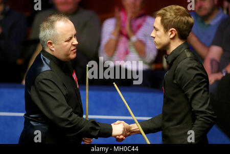 John Higgins, après avoir battu Jack Lisowski 13-1 pendant neuf jours du championnat du monde 2018 Betfred le creuset, Sheffield. Banque D'Images