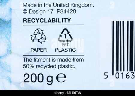 Informations sur le recyclage sur l'emballage - l'équipement est fabriqué à partir de plastique recyclé à 50 % fabriqué au Royaume-Uni - symbole du logo recyclage recyclage de recyclage de mise au rebut Banque D'Images