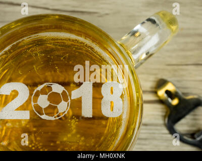 Coupe du Monde de football en mousse de bière Banque D'Images