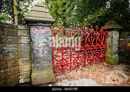 Les portes de strawberry field rendu célèbre par la chanson des Beatles strawberry fields forever écrit par John Lennon qui vivait à proximité Liverpool Merseyside e Banque D'Images