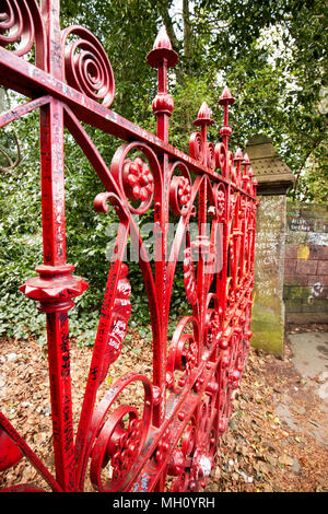 Les portes de strawberry field rendu célèbre par la chanson des Beatles strawberry fields forever écrit par John Lennon qui vivait à proximité Liverpool Merseyside e Banque D'Images