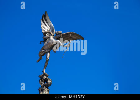 Statue du dieu grec Anteros par Alfred Gilbert sur le dessus de la fontaine Shaftesbury Memorial de Piccadilly Circus, Londres, UK Banque D'Images