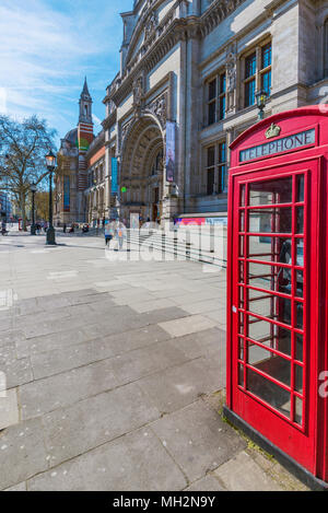 Londres, Royaume-Uni - 18 avril : fort à l'extérieur du Musée Victoria et Albert de Kensington, le 18 avril 2018 à Londres Banque D'Images