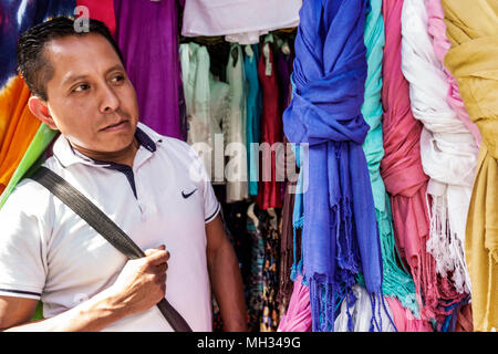 Mexico, mexicain, hispanique latin Latino ethnique, centre historique, Calle de Venustiano Carranza, vendeurs vendeurs vendeurs, stands stand stand Banque D'Images