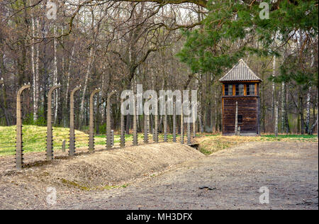 Les barbelés électriques de l'allemand nazi de concentration et d'extermination d'Auschwitz Birkenau camp world heritage, Pologne Banque D'Images