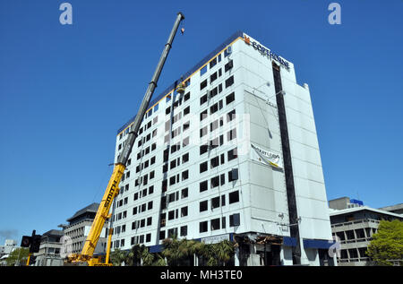 Christchurch, Nouvelle-Zélande - 29 octobre 2011 : Démolition de l'hôtel Copthorne commence après le séisme dévastateur février 2011. Banque D'Images