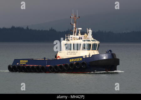 Bruiser, l'un des CMS Clyde Marine Services' flotte de remorqueurs, sur la tâche à l'arrivée d'étapes de l'exercice Joint Warrior 18-1 Banque D'Images