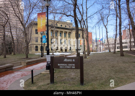 McDougall Centre, au centre-ville de Calgary (Alberta) est un bureau du gouvernement provincial et des espaces de réunion. Il a été désigné après des ressources historiques Banque D'Images