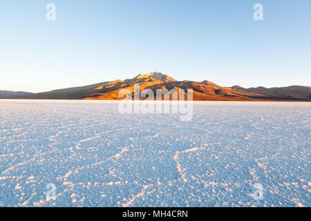 Salar de Uyuni, Bolivie. Plus grand de sel dans le monde. Paysage de la Bolivie. Cerro vue Tunupa Banque D'Images