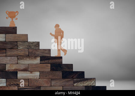 Businessman walking sur bois d'escalier à porte de succès Banque D'Images