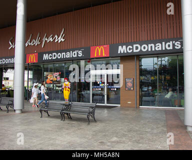 CHIANG MAI, THAÏLANDE - 28 avril 2018 : McDonald's restaurant à Suandok Park. Maharaj l'hôpital. Banque D'Images