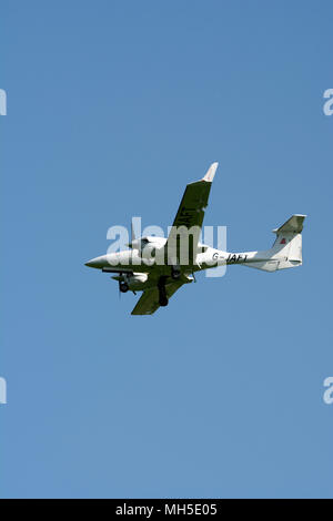 Diamond DA42 Twin Star à Wellesbourne Airfield, Warwickshire, UK (G-JAFT) Banque D'Images