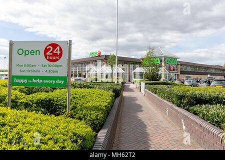 Westbrook, Warrington, Cheshire, Royaume-Uni. 30 avril 2018. Supermarché ASDA de Westbrook, Warrington, Cheshire, Angleterre, Royaume-Uni le 30 avril 2018 après la fusion entre Sainsbury et Asda Crédit : John Hopkins/Alamy Live News Banque D'Images