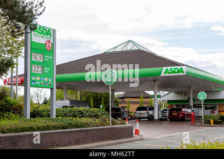 Westbrook, Warrington, Cheshire, Royaume-Uni. 30 avril 2018. Supermarché ASDA de Westbrook, Warrington, Cheshire, Angleterre, Royaume-Uni le 30 avril 2018 après la fusion entre Sainsbury et Asda Crédit : John Hopkins/Alamy Live News Banque D'Images