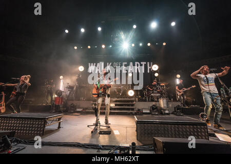 Walk Off The Earth performing live sur la scène du Royal Albert Hall à Londres. Photo date : lundi, Avril 30, 2018. Photo : Roger Garfield/Alamy Live News Banque D'Images