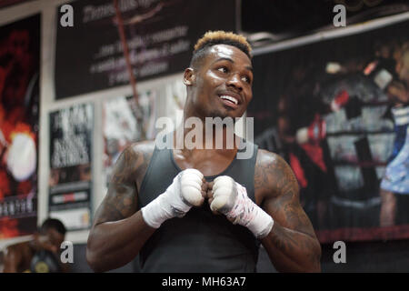 Dallas, Texas, USA. Sep 23, 2017. Jermell De'Avante Charlo est l'Invaincu WBC World Super-mi-moyens [154-livres]. Il va mettre ce titre sur la ligne 9 Juin à Los Angeles contre Austin de la truite. Charlo est vu ici au cours d'une séance d'entraînement à R&R Boxing Club de Dallas, Texas. Credit : Crédit : /ZUMA Wire/Alamy Live News Banque D'Images