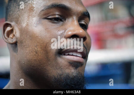 Dallas, Texas, USA. Sep 23, 2017. Jermell De'Avante Charlo est l'Invaincu WBC World Super-mi-moyens [154-livres]. Il va mettre ce titre sur la ligne 9 Juin à Los Angeles contre Austin de la truite. Charlo est vu ici au cours d'une séance d'entraînement à R&R Boxing Club de Dallas, Texas. Credit : Crédit : /ZUMA Wire/Alamy Live News Banque D'Images