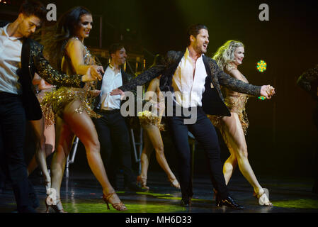 ABC de la danse avec les Stars Maks Chmerkovskiy, Val Chmerkovskiy et Peta Murgatroyd lors du spectacle Live on Tour : confidentiel au Fillmore Miami Beach au Jackie Gleason Theater à Miami Beach, Floride. Comprend : Valentin Chmerkovskiy, Peta Murgatroyd Où : Miami Beach, Florida, United States Quand : 28 mars 2018 Credit : Johnny Louis/WENN.com Banque D'Images