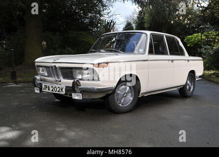 1972 BMW 2000 Neue Klasse classic berline allemande Banque D'Images