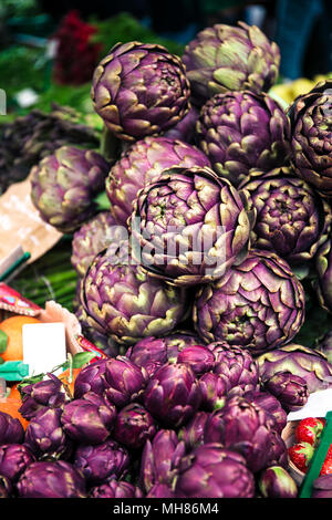 Artichauts violets closeup Banque D'Images