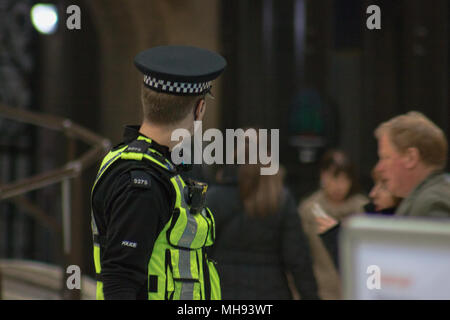 La police britannique des Transports (BTP) Patrouilles Agent de la gare centrale de Glasgow, Glasgow, Ecosse Banque D'Images