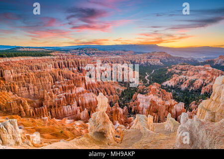 Bryce Canyon National Park, Utah, USA à l'aube. Banque D'Images