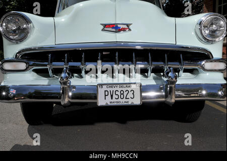 1954 Chevrolet Delray série 210 Taille moyenne berline américaine classique Banque D'Images