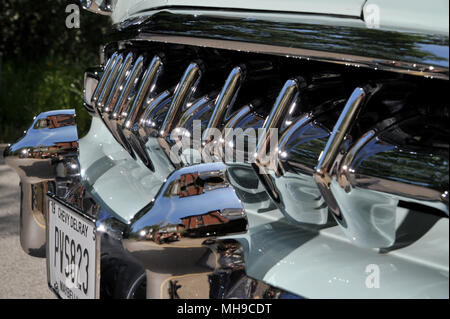 1954 Chevrolet Delray série 210 Taille moyenne berline américaine classique Banque D'Images