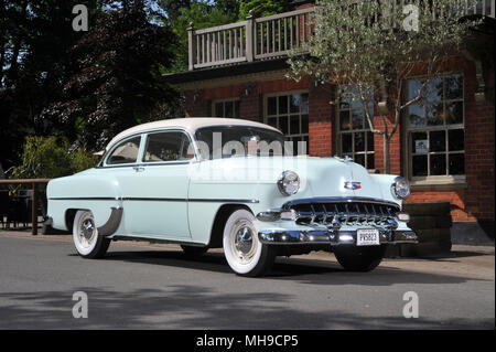 1954 Chevrolet Delray série 210 Taille moyenne berline américaine classique Banque D'Images