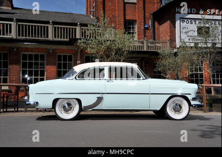 1954 Chevrolet Delray série 210 Taille moyenne berline américaine classique Banque D'Images