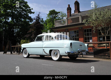 1954 Chevrolet Delray série 210 Taille moyenne berline américaine classique Banque D'Images