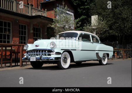 1954 Chevrolet Delray série 210 Taille moyenne berline américaine classique Banque D'Images